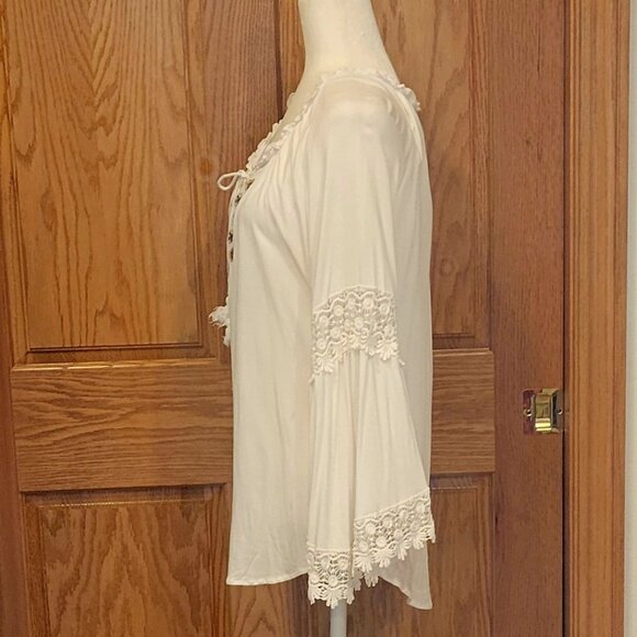Democracy Embroidered Ivory Gauzy Bohemian Peasant Top with Bell Sleeves Sz L - Picture 7 of 14